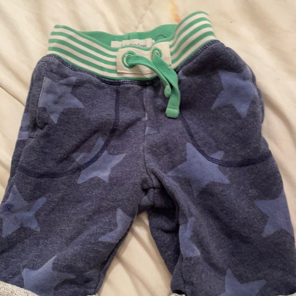 Mini Boden sweat shorts with stars size 3t